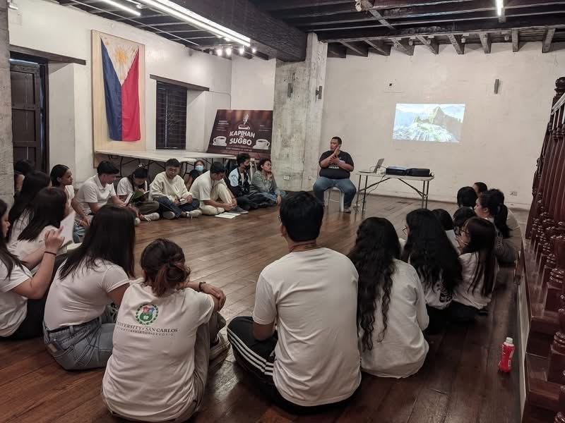 FC facilitator leading a session at Kapihan sa Sugbo